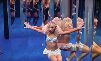 Sabraina Carpenter Mirror Maze