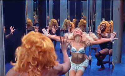 Sabraina Carpenter Mirror Maze