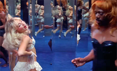 Sabraina Carpenter Mirror Maze