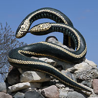 Sara and Sam snakes statue